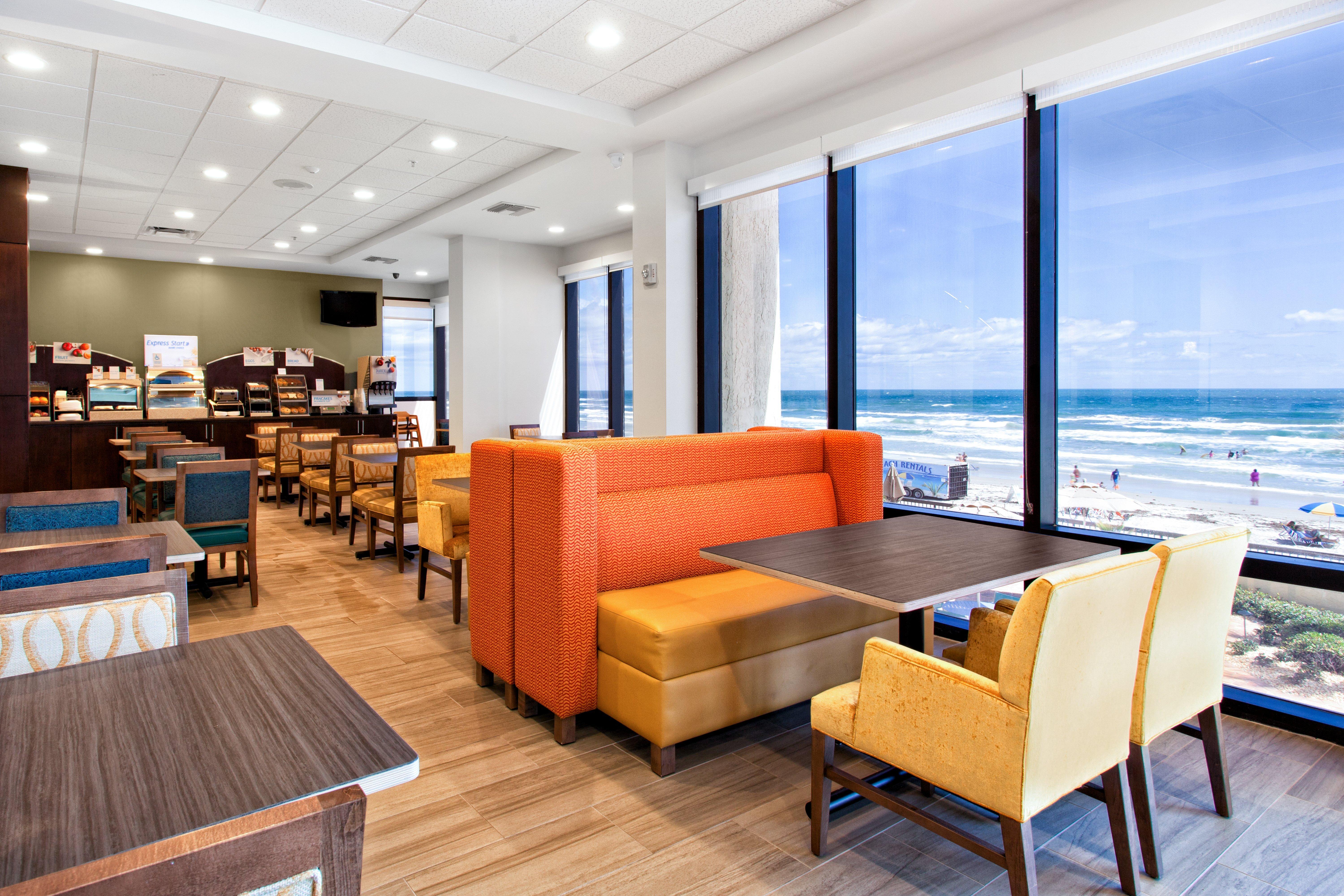 Holiday Inn Express & Suites Oceanfront Daytona Beach Shores By Ihg Exteriör bild