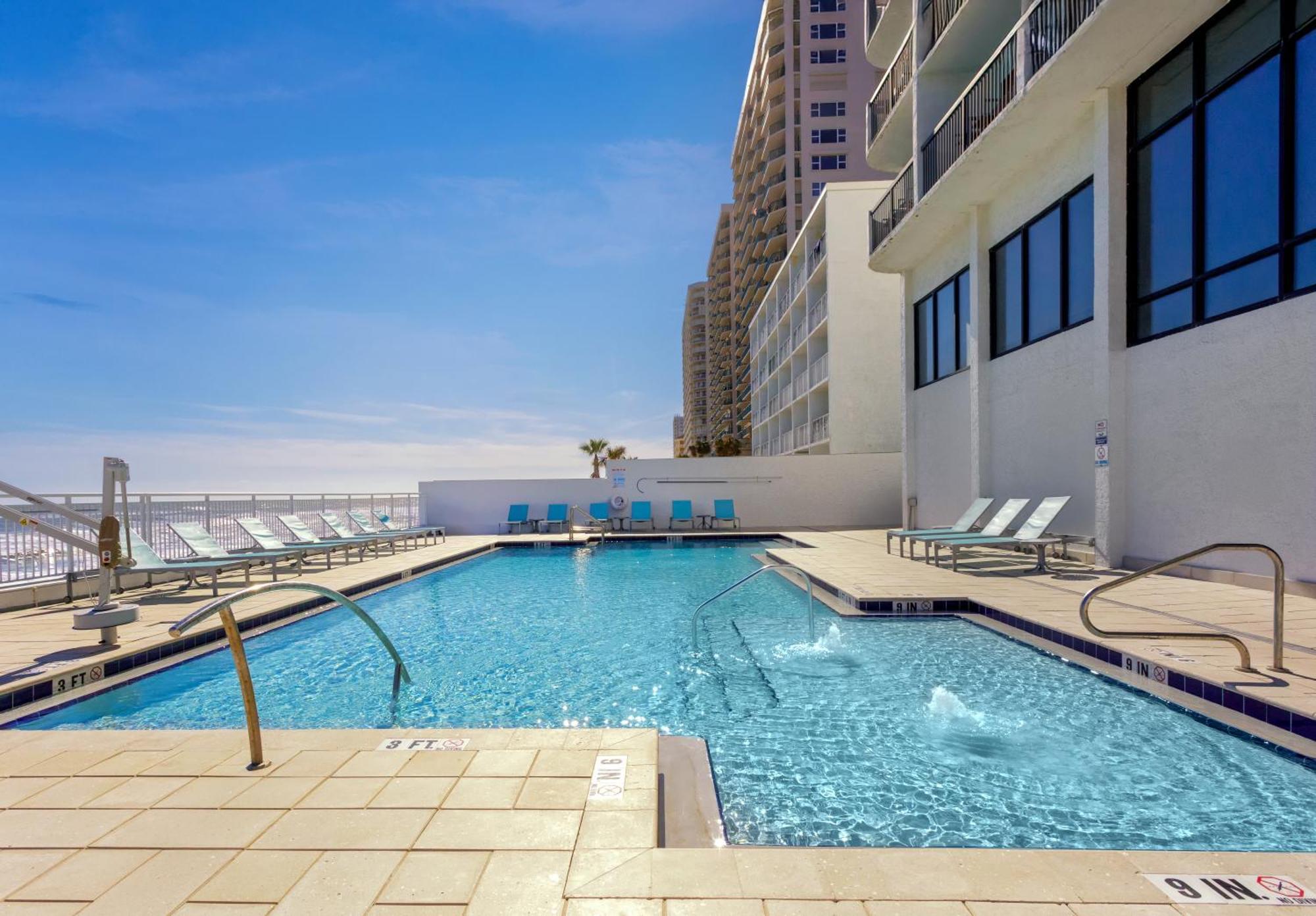 Holiday Inn Express & Suites Oceanfront Daytona Beach Shores By Ihg Exteriör bild