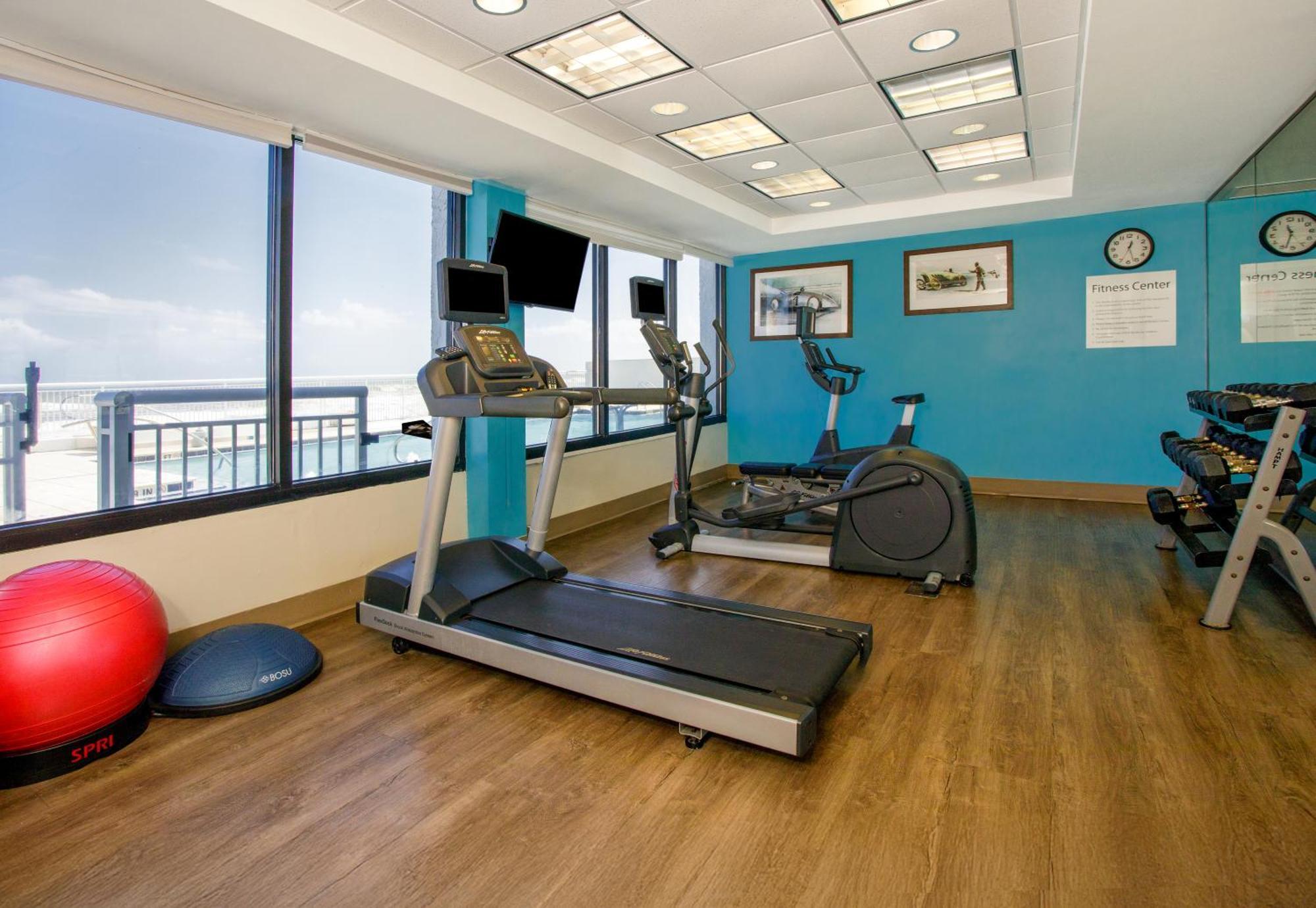 Holiday Inn Express & Suites Oceanfront Daytona Beach Shores By Ihg Exteriör bild