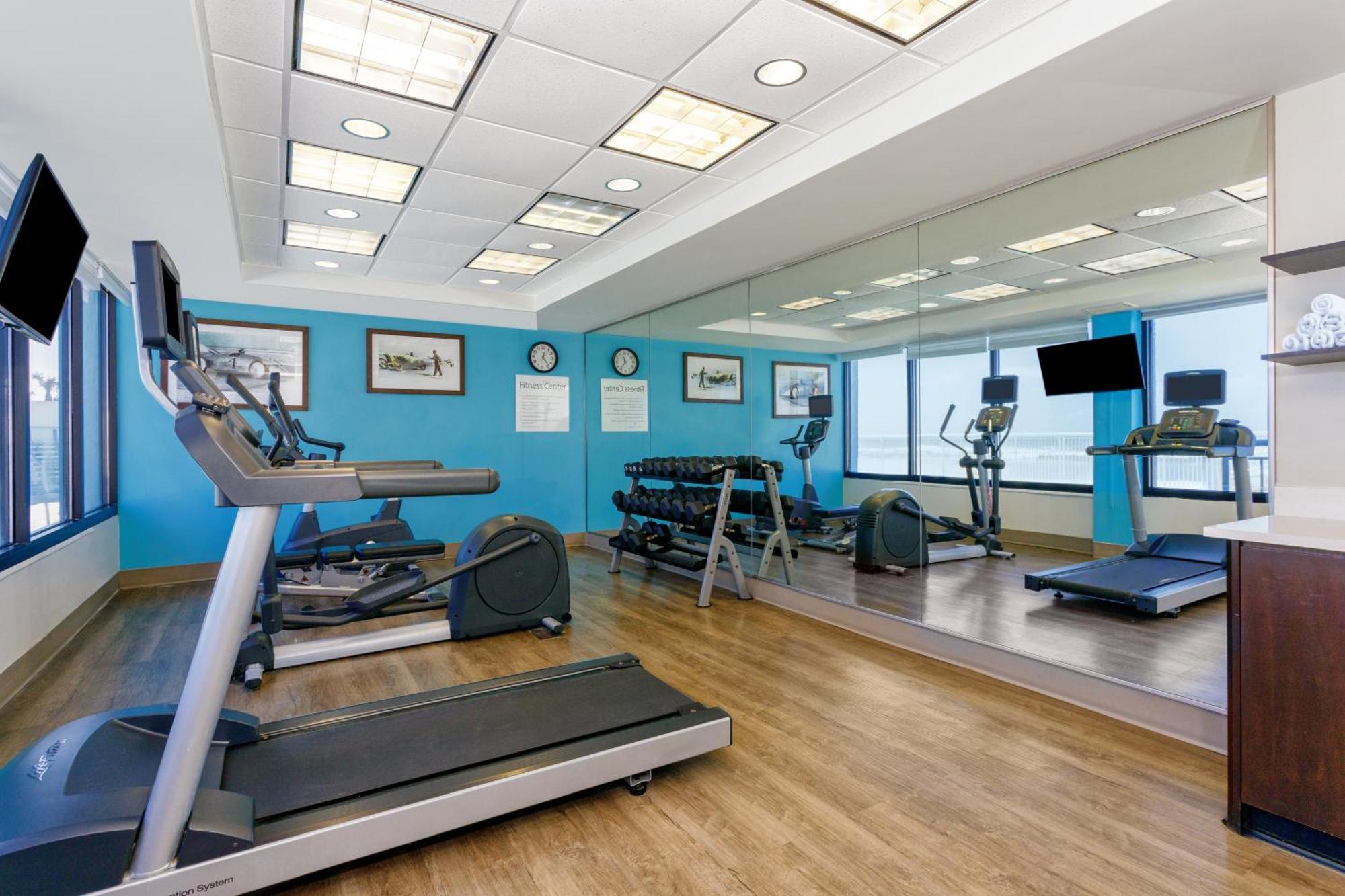 Holiday Inn Express & Suites Oceanfront Daytona Beach Shores By Ihg Exteriör bild