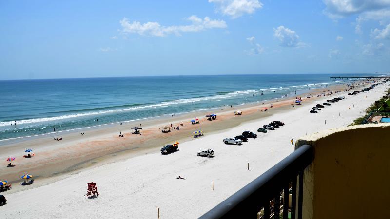 Holiday Inn Express & Suites Oceanfront Daytona Beach Shores By Ihg Exteriör bild